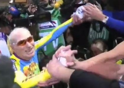 Ciclismo, Robert Marchand: 102 anni in bici con record. Video